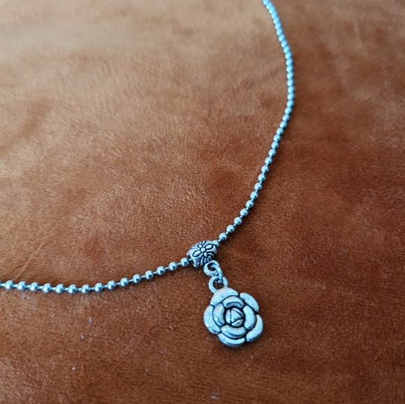 Metallic Necklace - Picture 3 of 3